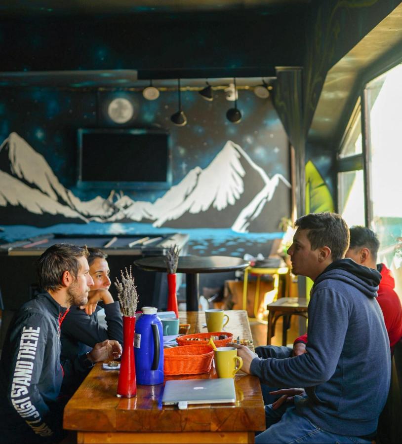 Moving Hostel Travel Bar Сан Карлос де Барилоче Екстериор снимка