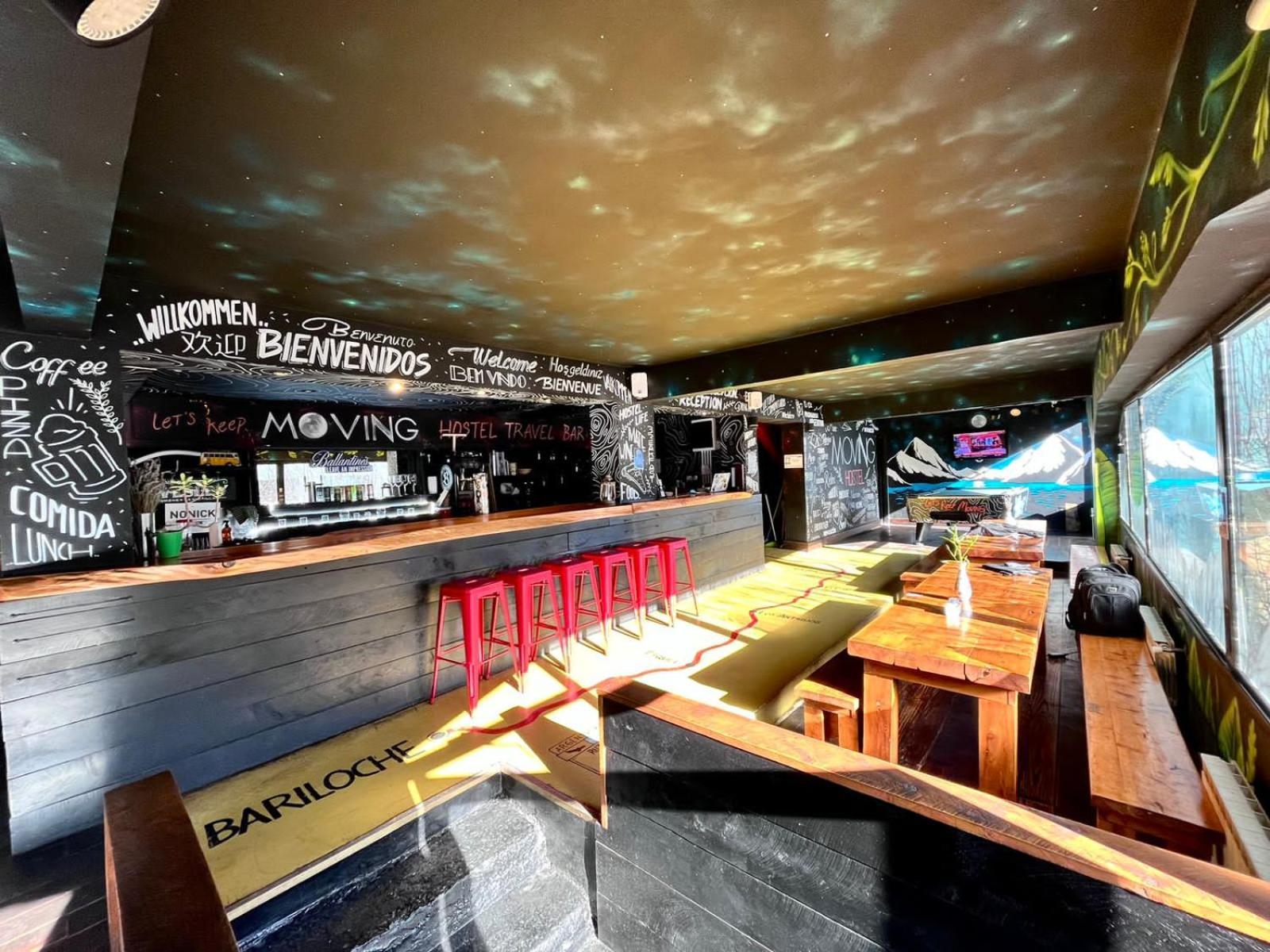 Moving Hostel Travel Bar Сан Карлос де Барилоче Екстериор снимка