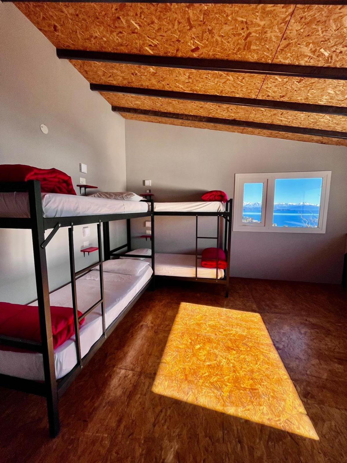 Moving Hostel Travel Bar Сан Карлос де Барилоче Екстериор снимка
